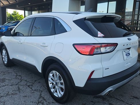 Used 2022 Ford Escape SE FWD image 3