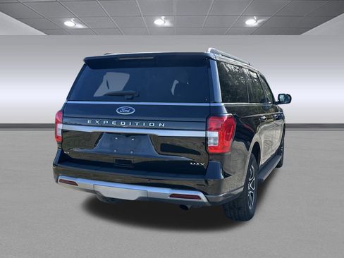 Used 2024 Ford Expedition Max XLT image 3