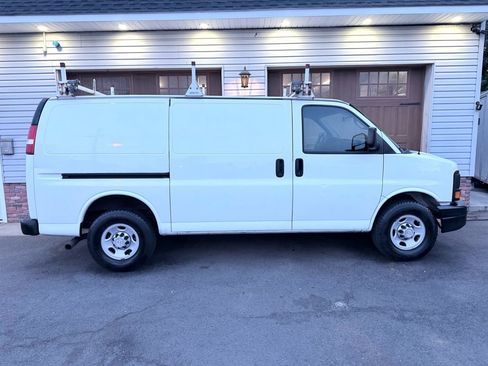 Used 2013 Chevrolet Express 2500 RWD image 2