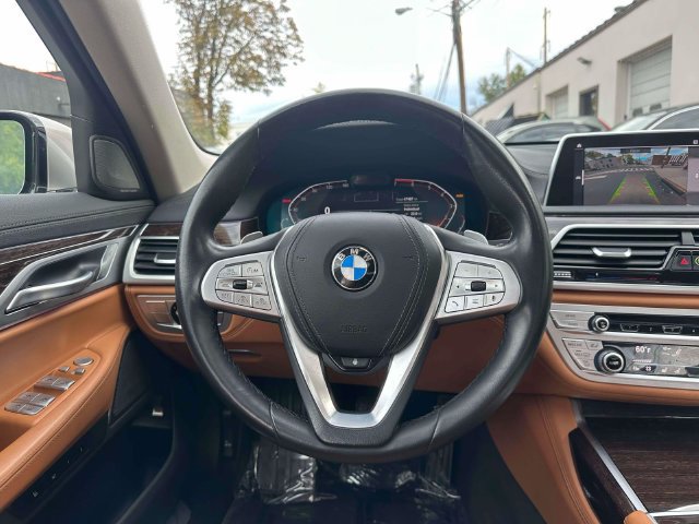 Used 2021 BMW 750i xDrive AWD/4WD image 35