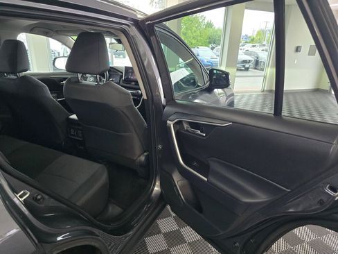 Used 2025 Toyota RAV4 XLE AWD/4WD image 38