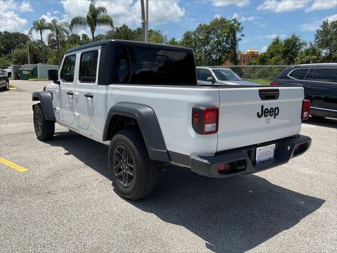 Used 2025 Jeep Gladiator Sport AWD/4WD image 7