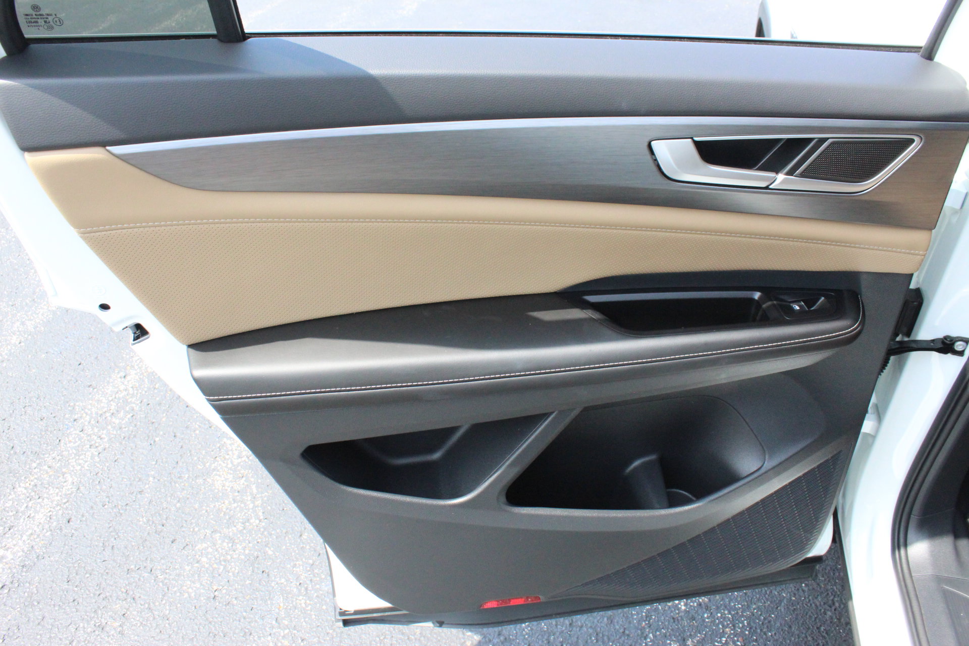 Used 2024 Volkswagen Atlas Cross Sport SE FWD image 22