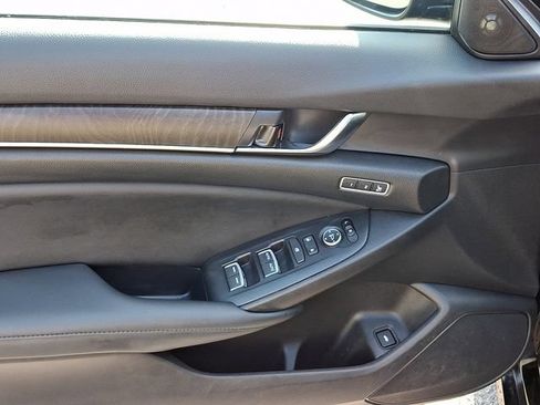 Used 2022 Honda Accord Touring image 13