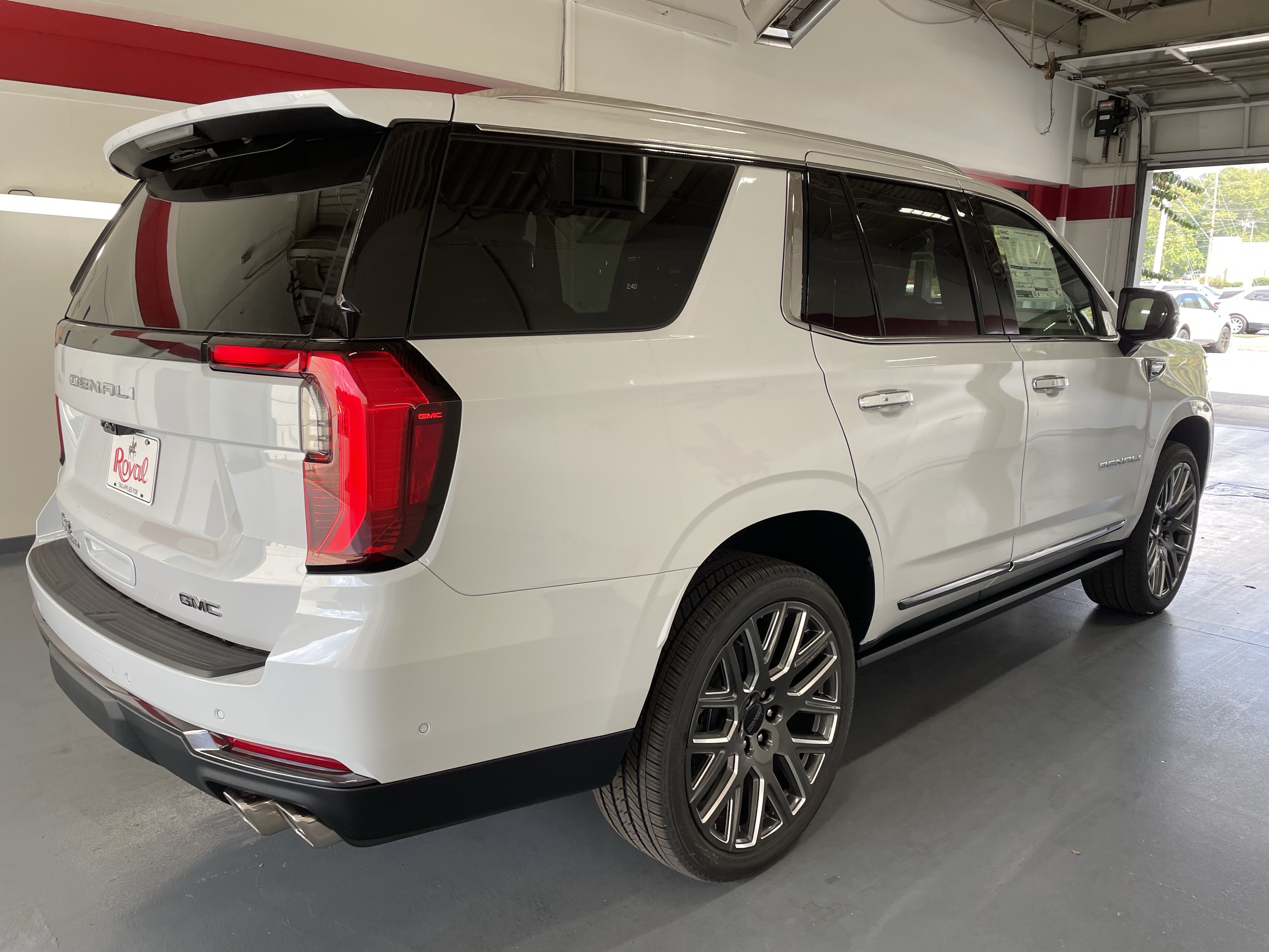 New 2027 GMC Yukon Denali Ultimate AWD/4WD image 4
