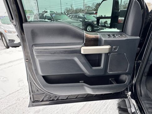 Used 2022 Ford F350 Lariat w/ Black Appearance Package image 10