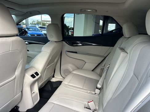 Certified 2022 Buick Envision Essence w/ Technology Package I image 18