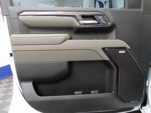 Used 2025 Chevrolet Silverado 2500 ZR2 w/ Technology Package image 56