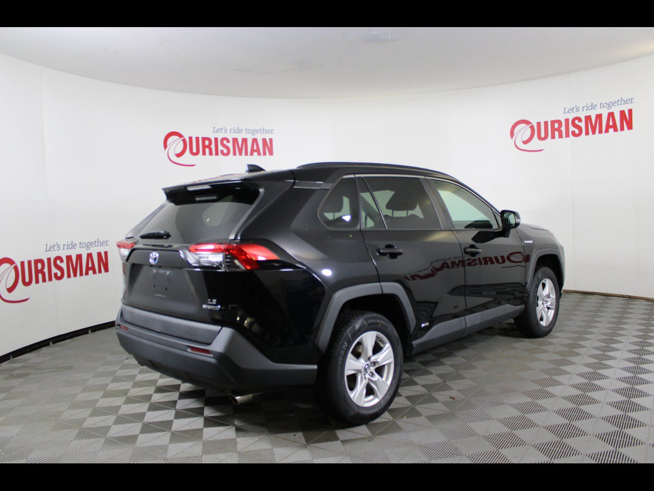 Used 2020 Toyota RAV4 LE w/ Carpet Mat Package AWD/4WD image 8