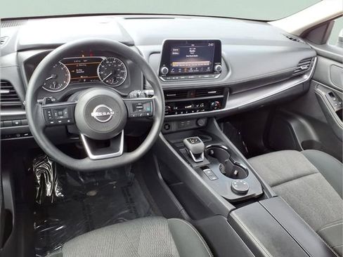 Used 2024 Nissan Rogue SV AWD/4WD image 5