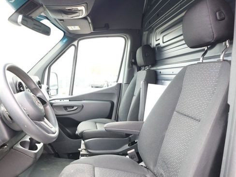 Used 2023 Mercedes-Benz Sprinter 2500 image 16