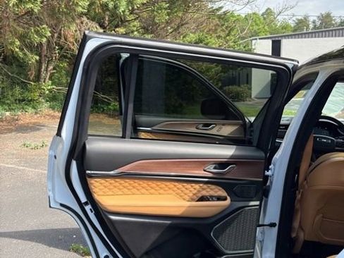 Used 2025 Jeep Grand Cherokee L Summit image 18