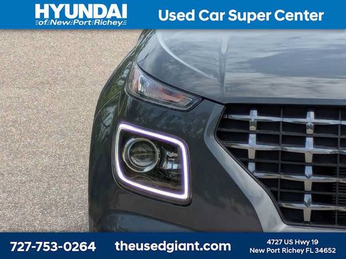 Certified 2025 Hyundai Venue Limited FWD image 9