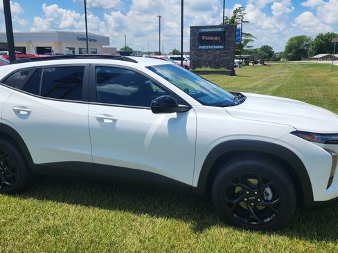 Used 2026 Chevrolet Trax LT w/ Driver Confidence Package FWD image 3