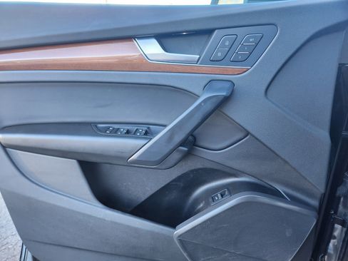 Used 2022 Audi Q5 2.0T Premium w/ Convenience Package image 16