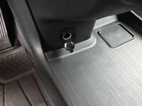 Certified 2025 Toyota Sienna XLE image 23