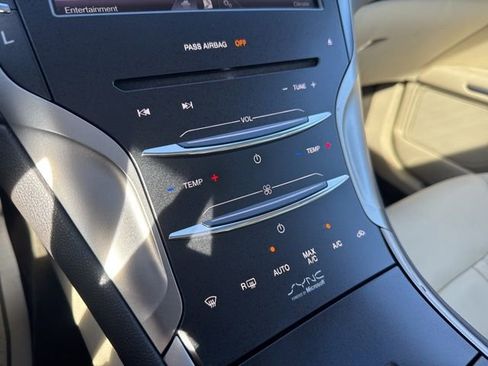 Used 2013 Lincoln MKZ Hybrid image 31