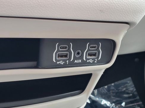 Used 2023 Chrysler Pacifica Touring-L FWD image 24