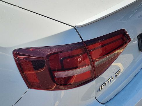 Used 2017 Volkswagen Jetta SE FWD image 10