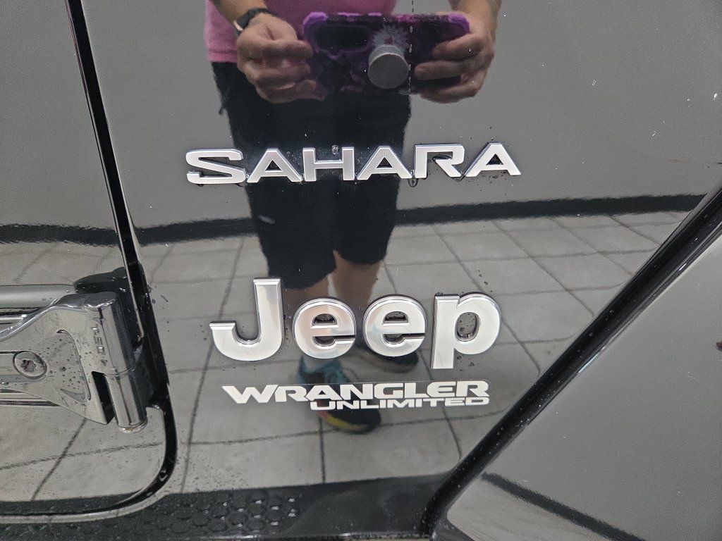 Used 2020 Jeep Wrangler Unlimited Sahara AWD/4WD image 19