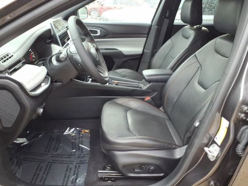 Used 2023 Jeep Compass Latitude image 4