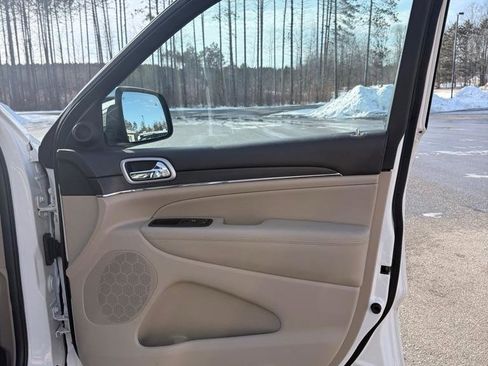 Used 2018 Jeep Grand Cherokee Overland image 17