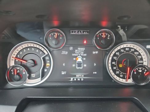 Used 2020 RAM 1500 Classic SLT w/ Luxury Group image 16