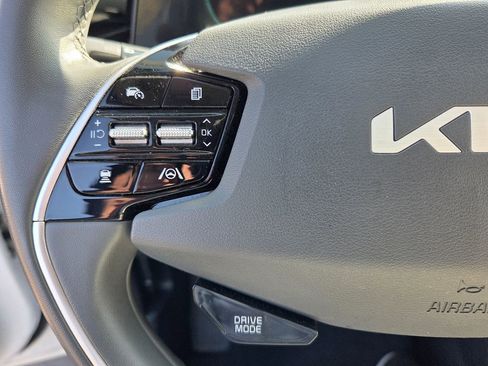Used 2023 Kia Niro EX FWD image 23
