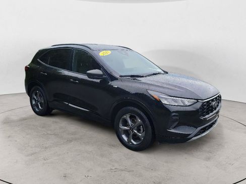 Used 2023 Ford Escape ST-Line w/ Tech Pack #1 AWD/4WD image 3