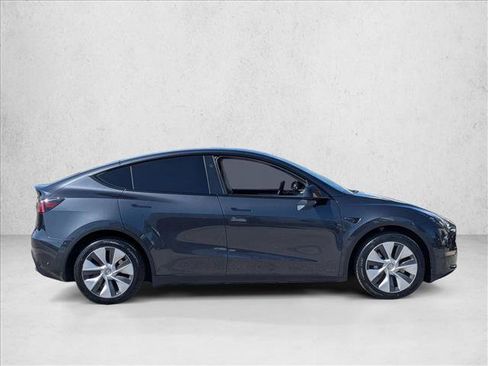 Used 2024 Tesla Model Y Long Range AWD/4WD image 4