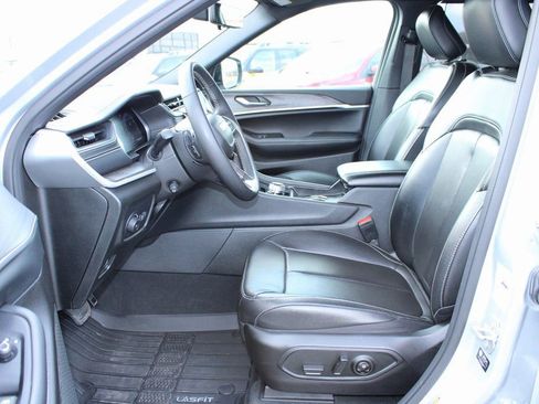 Used 2024 Jeep Grand Cherokee L Limited w/ Luxury Tech Group II image 34