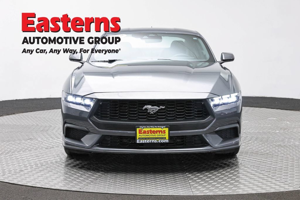 Used 2025 Ford Mustang Coupe RWD image 4