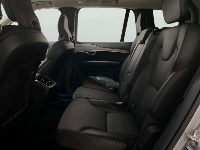 Used 2025 Volvo XC90 B5 Core AWD/4WD image 22