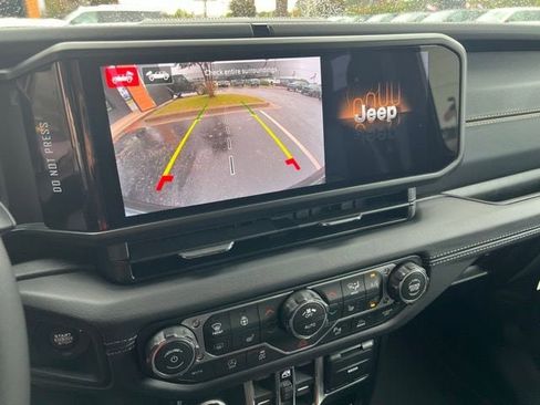 New 2026 Jeep Wrangler Unlimited Sahara AWD/4WD image 15