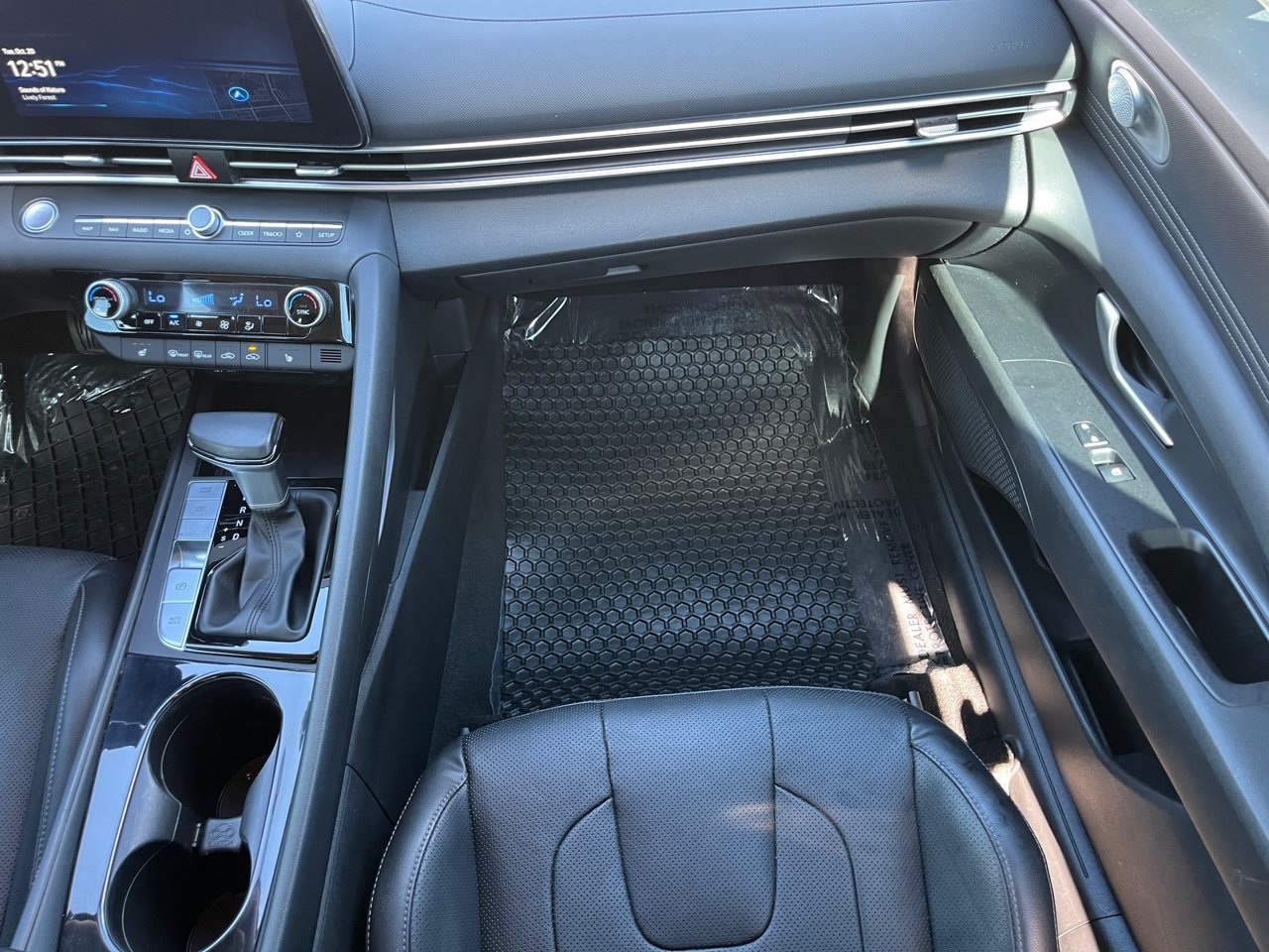Used 2023 Hyundai Elantra Limited w/ Cargo Package FWD image 15