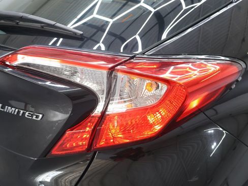 Used 2022 Toyota C-HR Limited FWD image 31