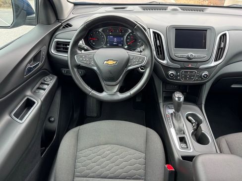 Used 2020 Chevrolet Equinox LT image 2