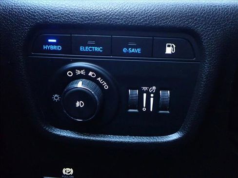 Used 2022 Jeep Grand Cherokee Limited 4xe image 25