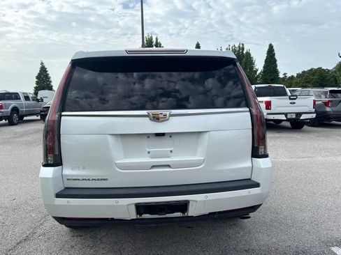 Used 2019 Cadillac Escalade Luxury AWD/4WD image 6