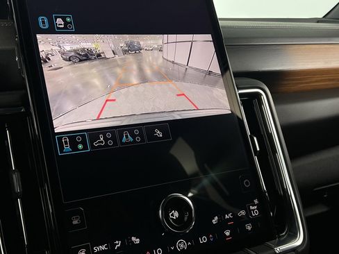 Used 2025 GMC Yukon XL Denali image 20