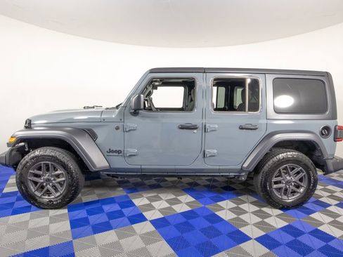 Used 2024 Jeep Wrangler Unlimited Sport AWD/4WD image 7