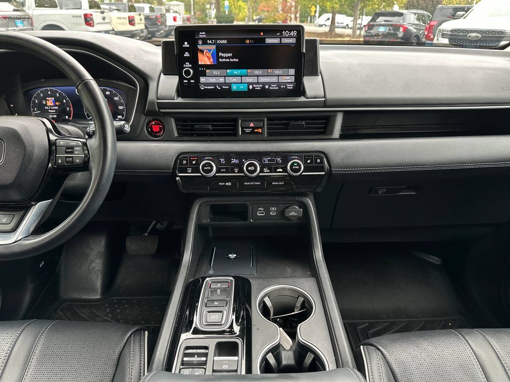 Used 2025 Honda Pilot Elite image 16