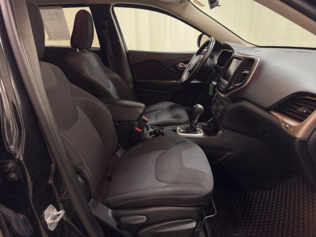 Used 2015 Jeep Cherokee Latitude w/ Cold Weather Group AWD/4WD image 47