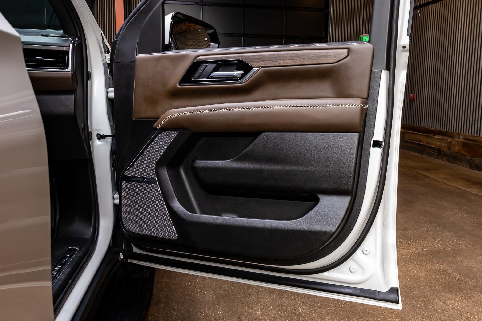 Used 2025 GMC Yukon Denali Ultimate w/ LPO, Floor Liner Package AWD/4WD image 45
