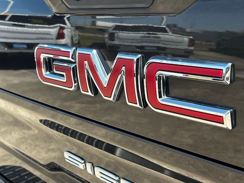 Used 2022 GMC Sierra 1500 SLT image 17