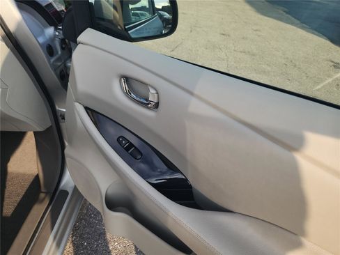 Used 2012 Nissan Leaf SL image 26