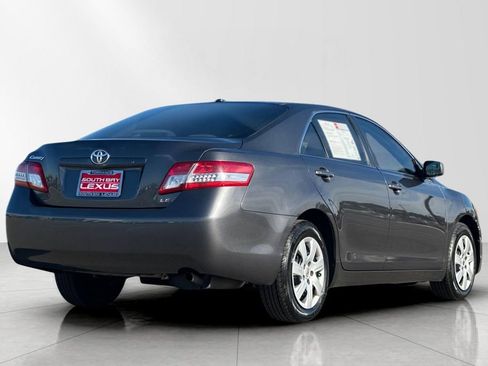 Used 2010 Toyota Camry LE image 6
