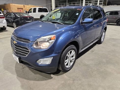 Used 2017 Chevrolet Equinox LT w/ Convenience Package image 2