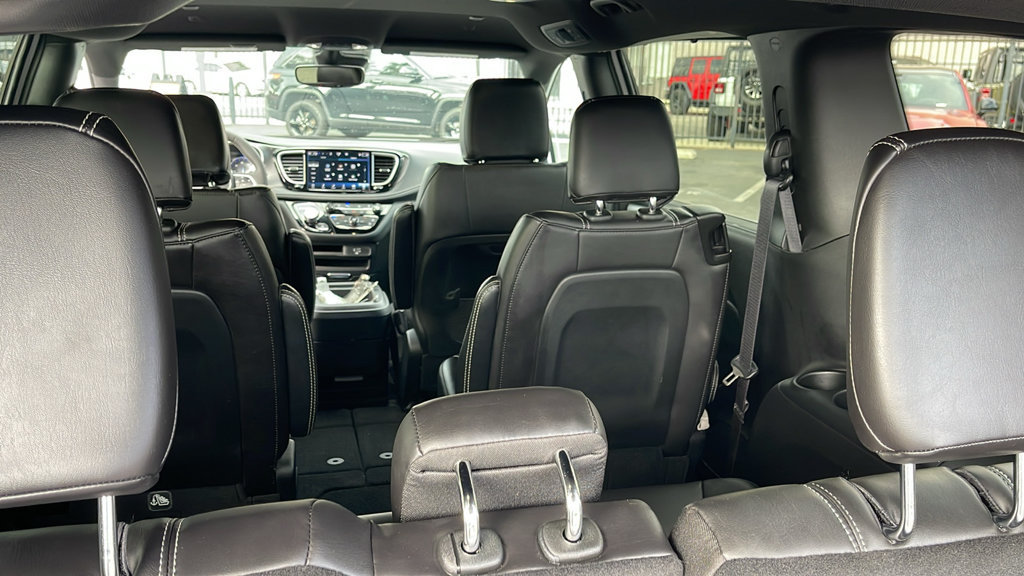 Used 2026 Chrysler Pacifica Select FWD image 31