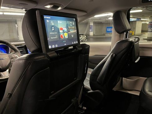 Used 2017 Chrysler Pacifica Touring-L Plus w/ Advanced Safetytec Group image 21